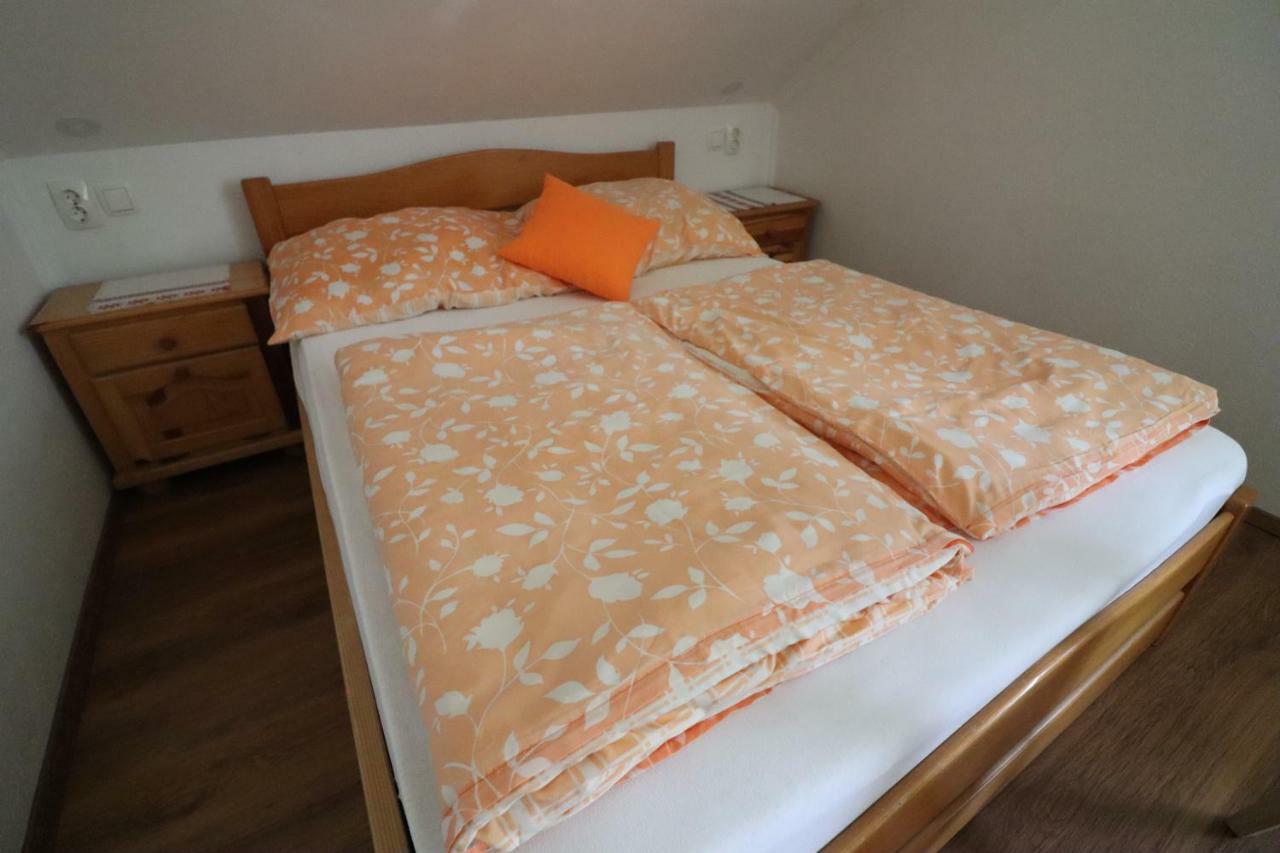 Pod Orehi Guest House Loče pri Poljčanah Dış mekan fotoğraf